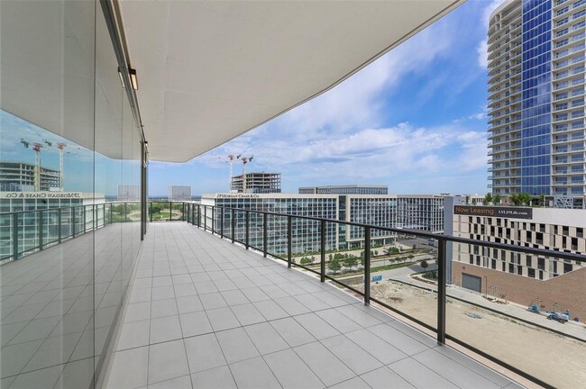 Foto del edificio - 7901 Windrose Ave