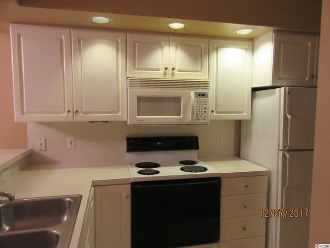 Building Photo - 4550 Greenbriar Dr