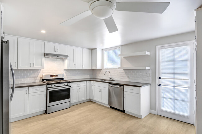 Kitchen - 440 Irvine Ave