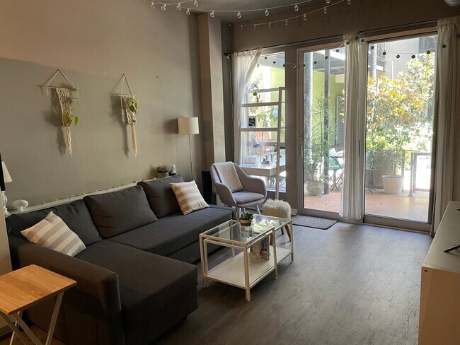 Foto del edificio - 777 6th Ave