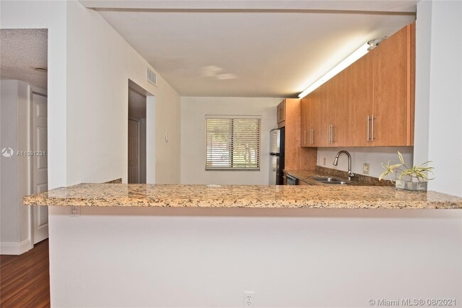 Building Photo - 357 Lakeview Dr