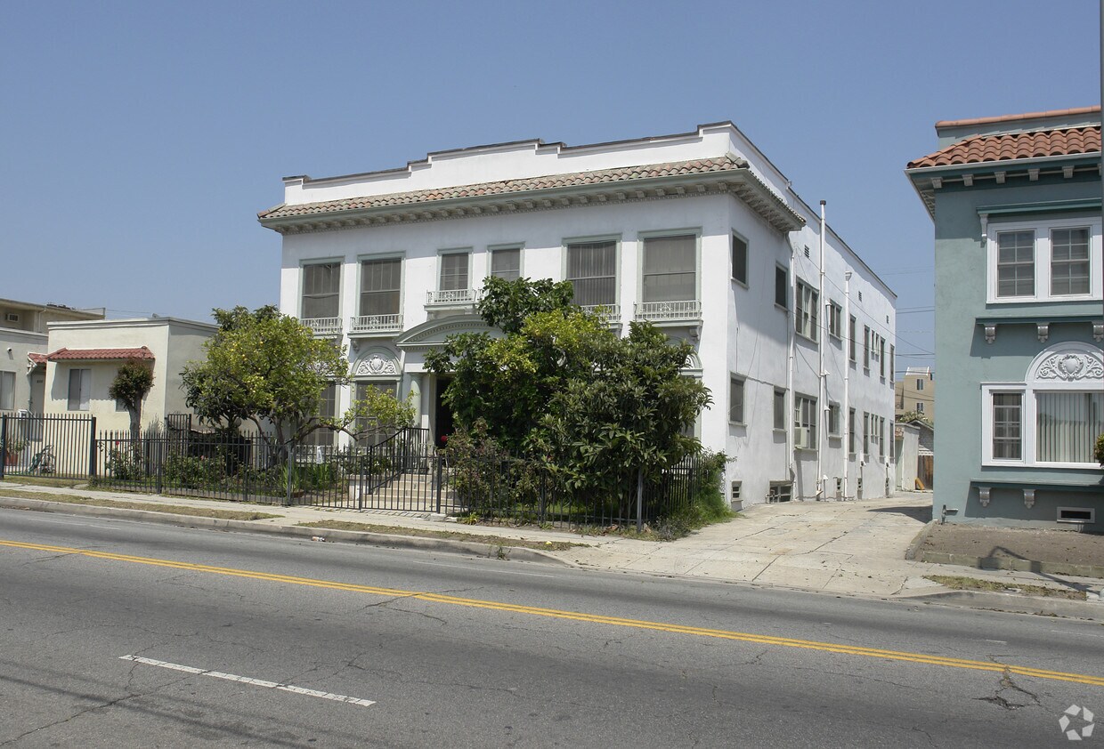 Building Photo - 620 N Wilton Pl