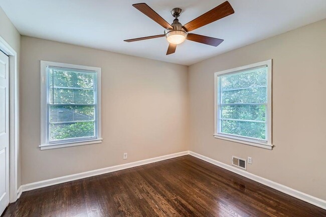 Building Photo - 3128 Beech Dr