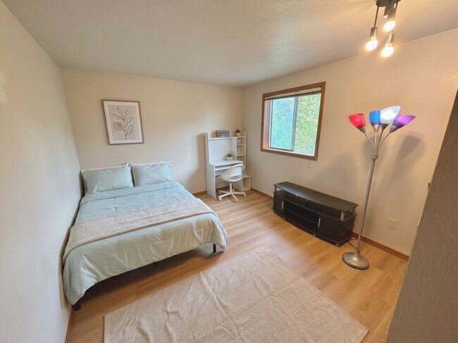 Foto del edificio - 2120 NE 54th St