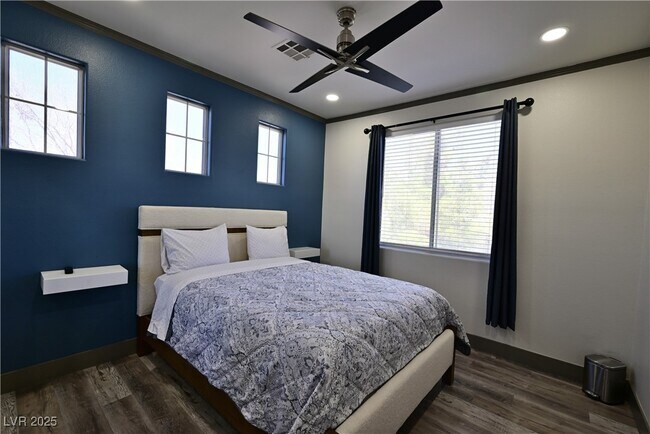 Building Photo - 10161 Bentley Oaks Ave