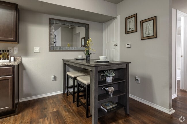 2 habitaciones, 2 baños, 947 pies cuadrados, comedor - 800 Bellshire Apartments