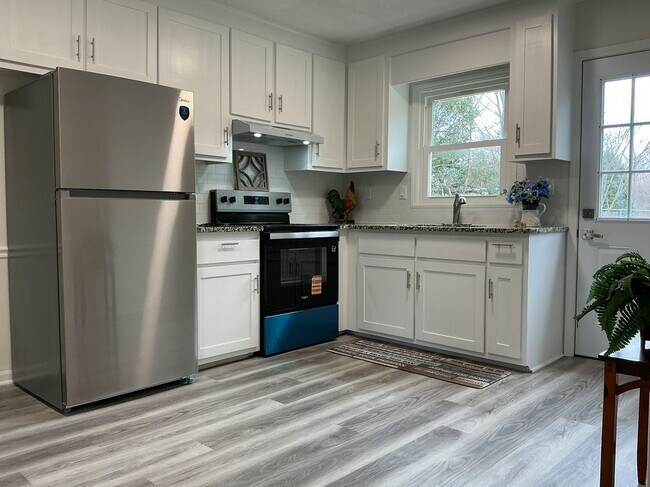 Building Photo - 4910 Pine Hall Rd