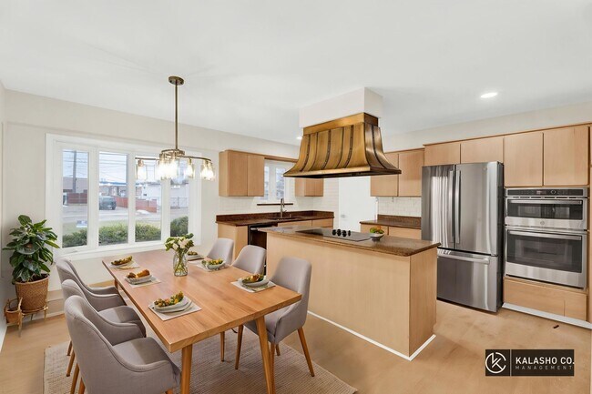 Building Photo - 3BD | 3BTH - NEWLY RENOVATED - ON SYLVAN LAKE