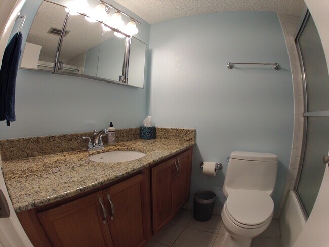 Building Photo - 868 Bayway Blvd