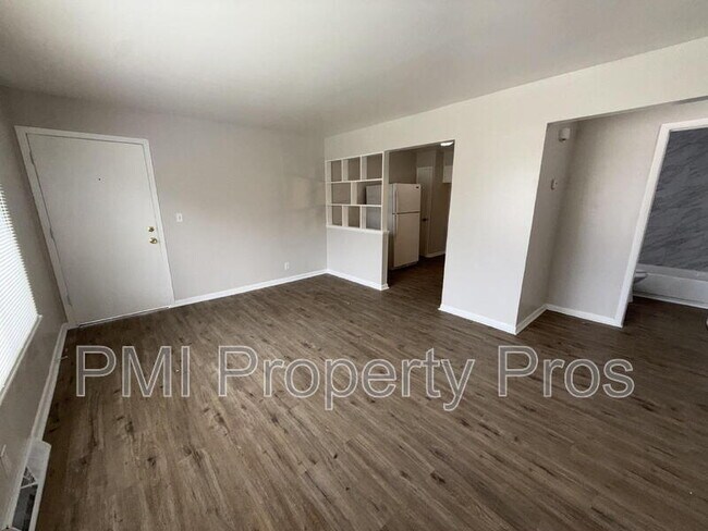 Foto del edificio - 7701 W Hampton Ave