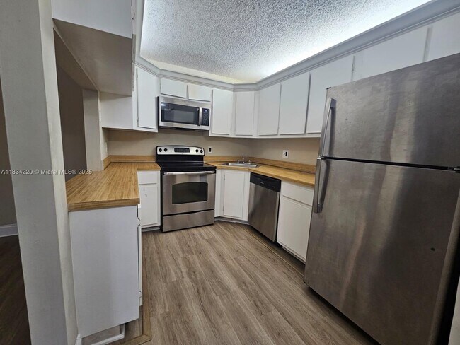 Foto del edificio - 4857 Sable Pine Cir