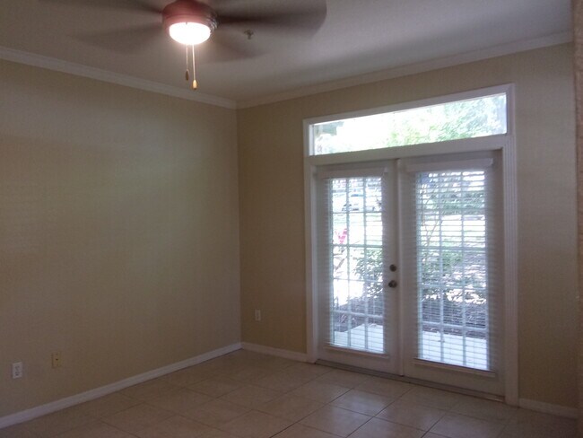 Viviendo - 6420 Raleigh St