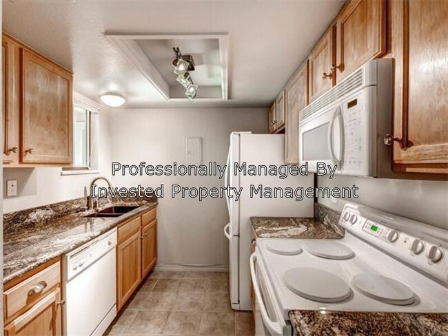 Building Photo - 10243 E Peakview Ave