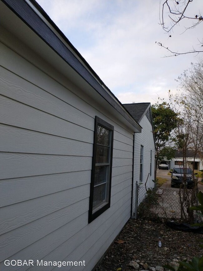 Building Photo - 4 br, 2 bath House - 4906 Paradise Ln