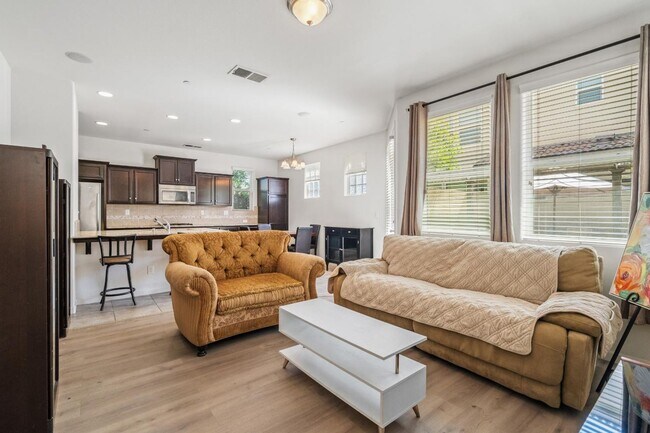 Building Photo - Newly Built 4/2.5 in Northwest Fresno Gate...