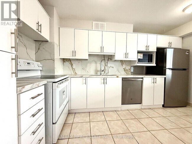 Photo du bâtiment - 25 Four Winds Dr