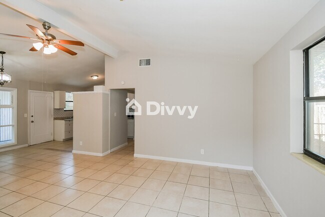 Foto del edificio - 1904 SHELTON RD, JACKSONVILLE, FL 32211