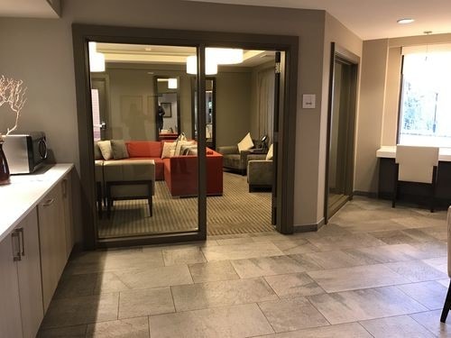 Building Photo - 2050 Center Ave