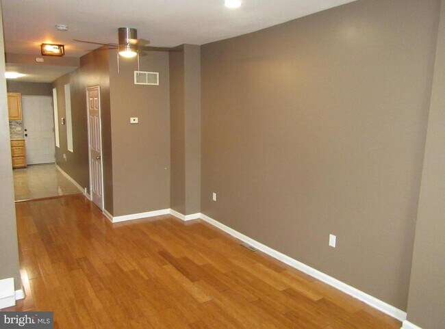 Foto del edificio - 1021 N Spruce St