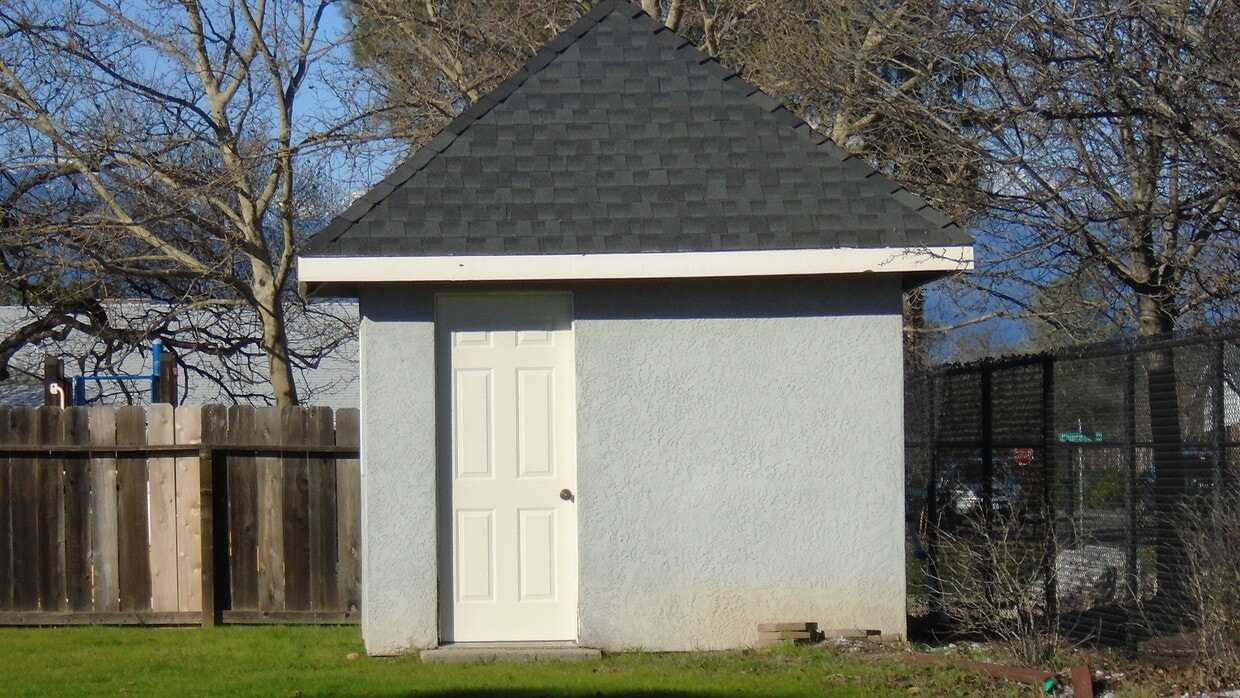 Building Photo - 4 Bedroom in Ravenwood Subdivision