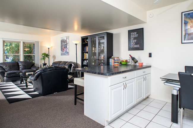 Bar - Miller Maple Townhomes