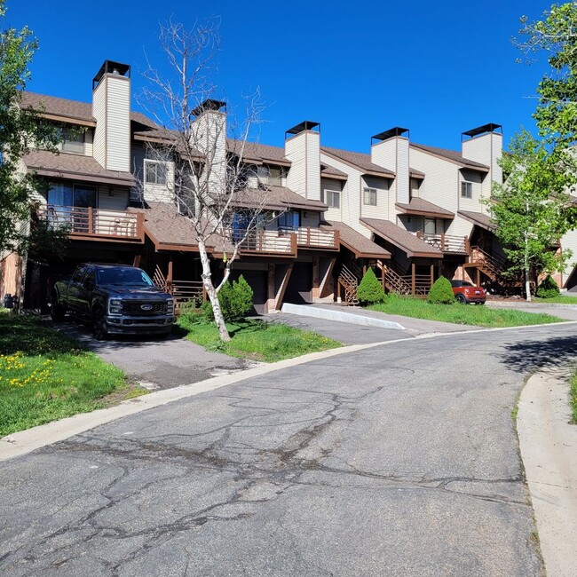 Building Photo - Circle J at Jeremy Ranch - Multiple Townho...