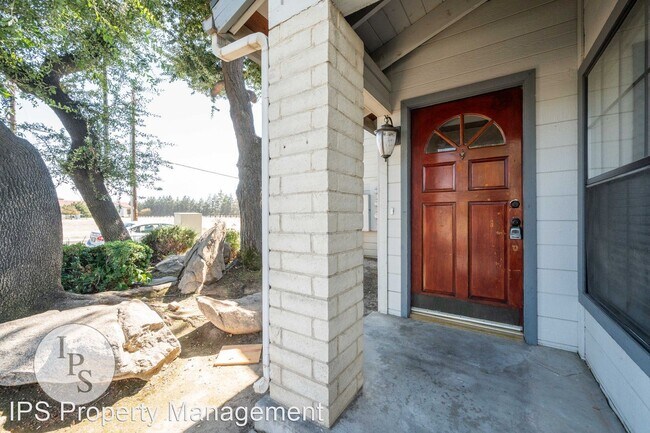 Building Photo - 2 br, 1.5 bath House - 15513 W. Kearney Blvd.