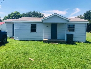 Building Photo - 1621 Kathleen St