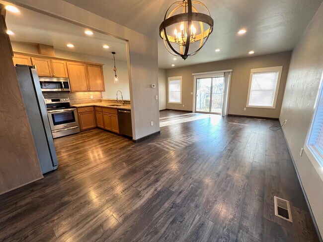 Building Photo - 3864 Creek View Dr