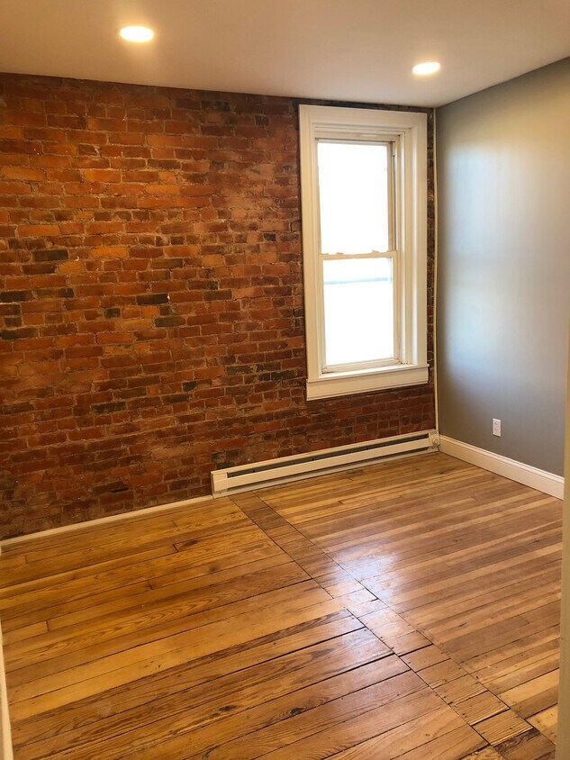 Foto principal - 296 Main St