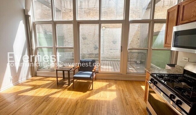 Foto del edificio - 1834 Ridge Ave