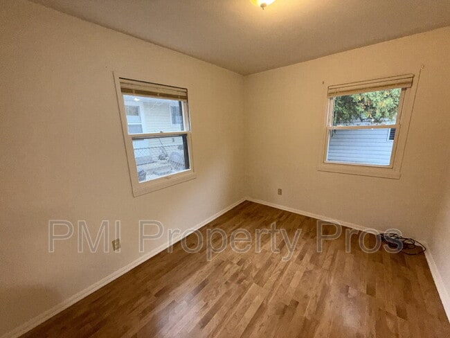 Building Photo - 5662 N 39th St