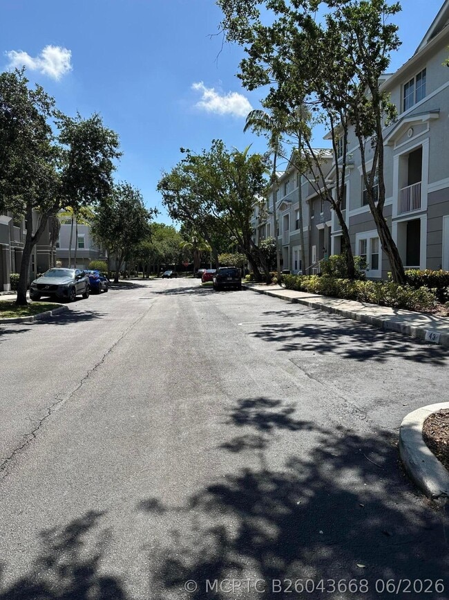 Building Photo - 1121 Shoma Dr