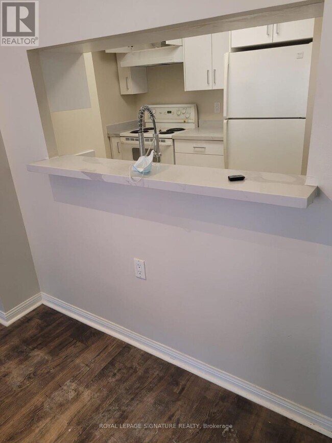 Photo du bâtiment - 650 Lawrence Ave W