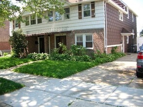 Building Photo - 57-04 Cloverdale Blvd