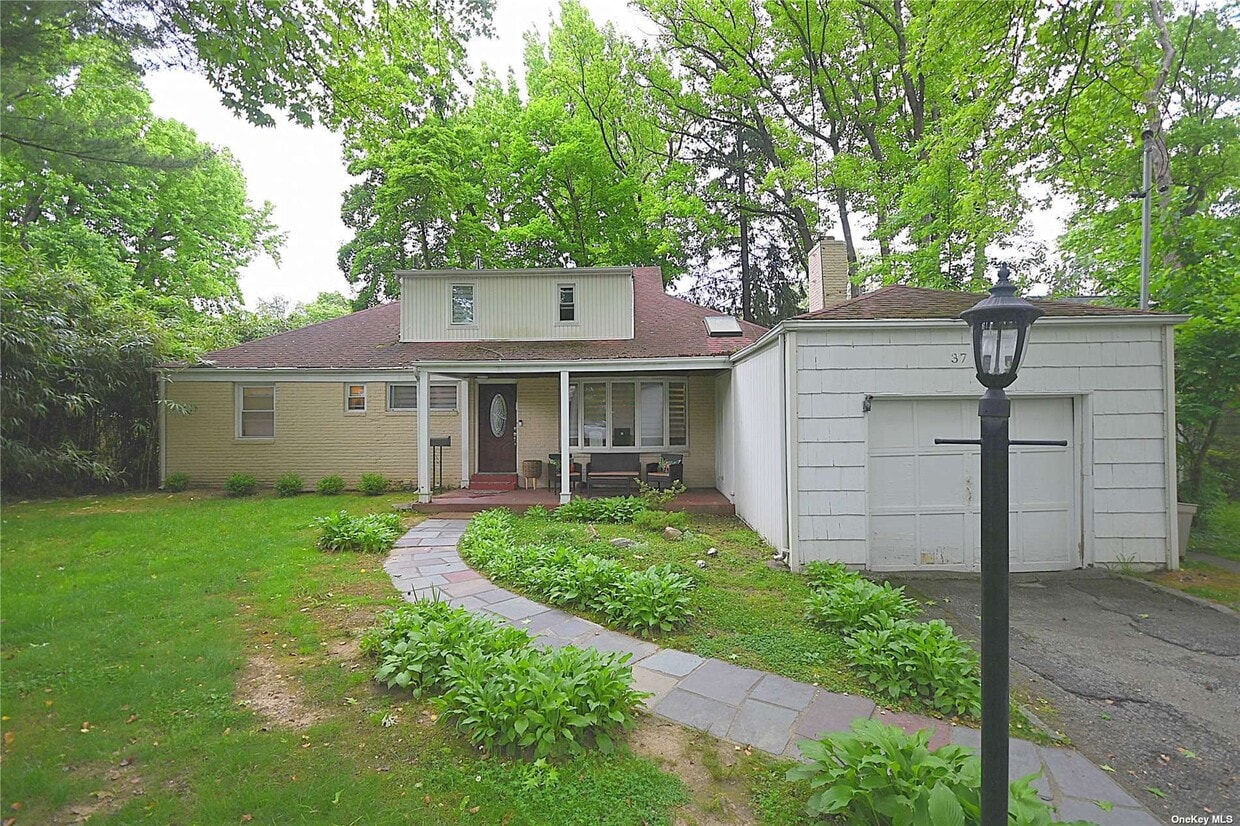 37 Bellingham Ln, Great Neck, NY 11023 House for Rent in Great Neck