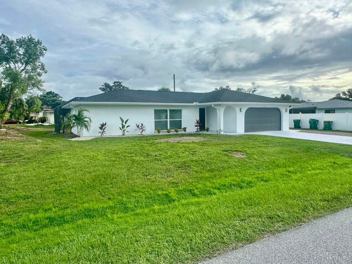 Building Photo - 21371 Knollwood Ave