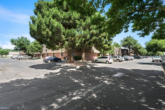 Building Photo - 506 W Orchard Ln