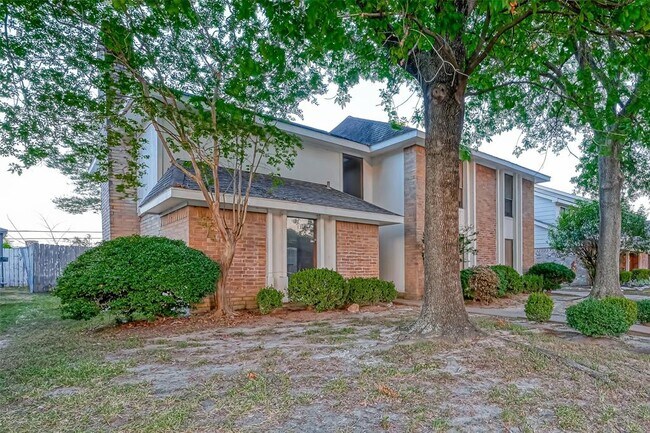 Foto del edificio - 8803 Woodleigh Dr