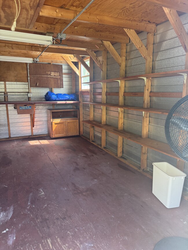 Storage/Work Bench - 5451 SW 6th St