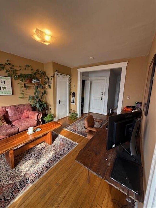 Building Photo - 353 Harvard St