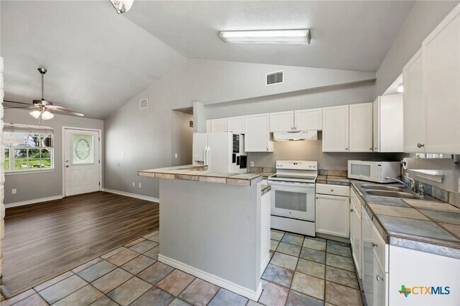 Building Photo - 128 Riverview Rd