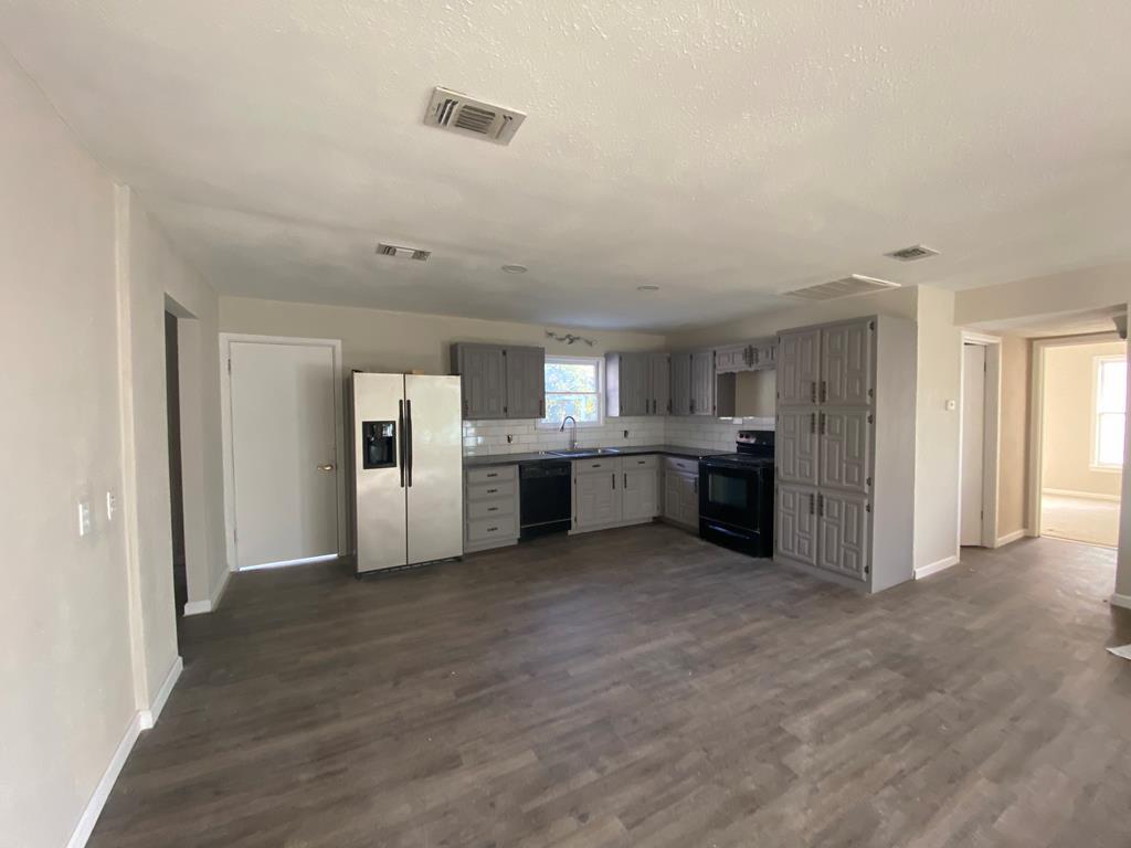 Primary Photo - 2688 W Ave N