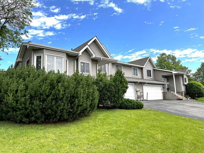 Building Photo - 9234 Upland Ln N