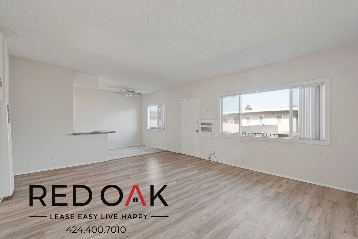 Foto principal - 2036 E Whiting Ave