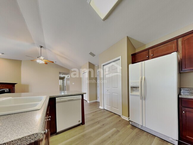 Foto del edificio - 5404 Silver Grove Ln