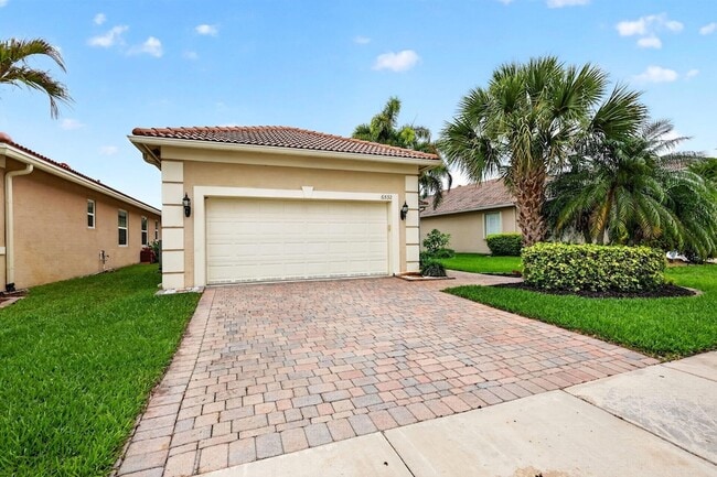 Building Photo - 6532 SE Broadmoor Ln