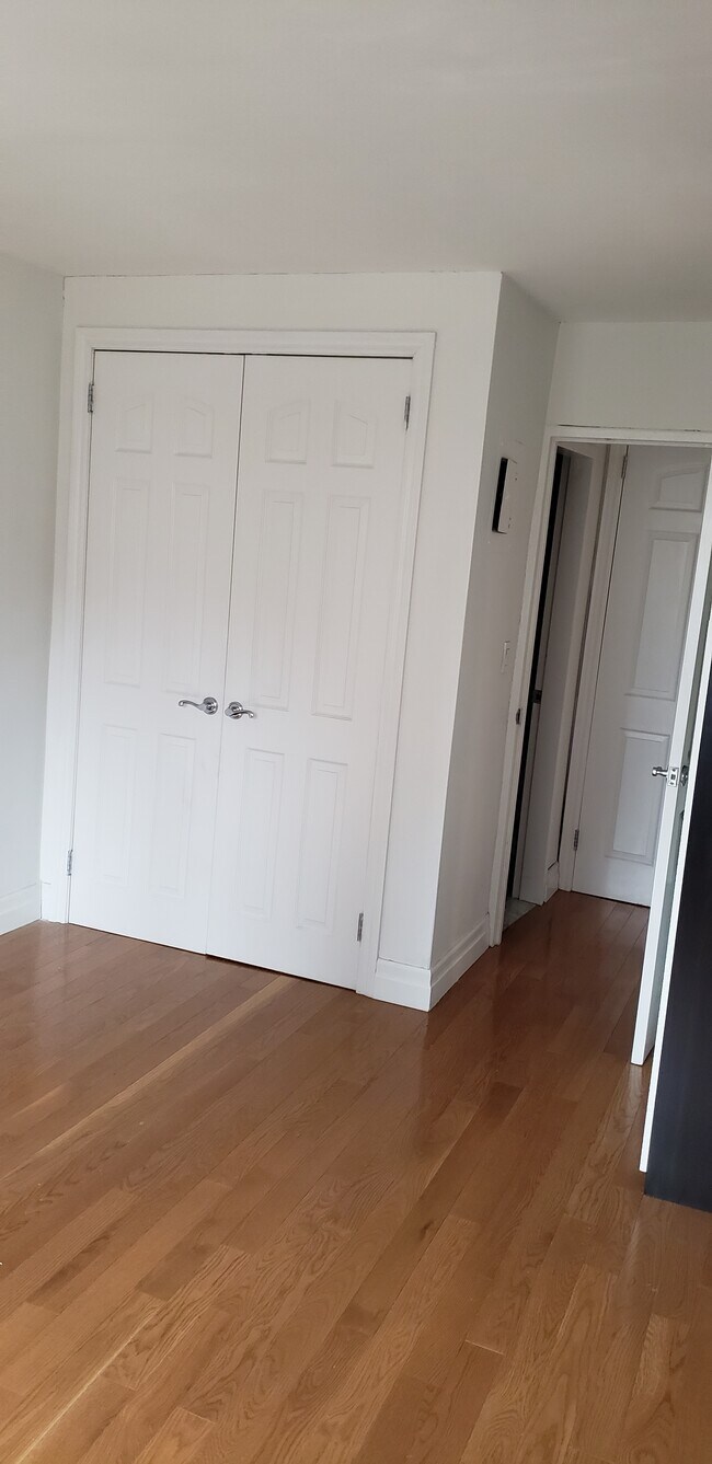 Bedroom - 333 E 34th St