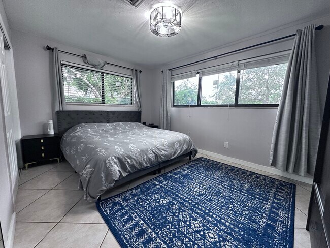 Foto del edificio - 2525 NE 214th St