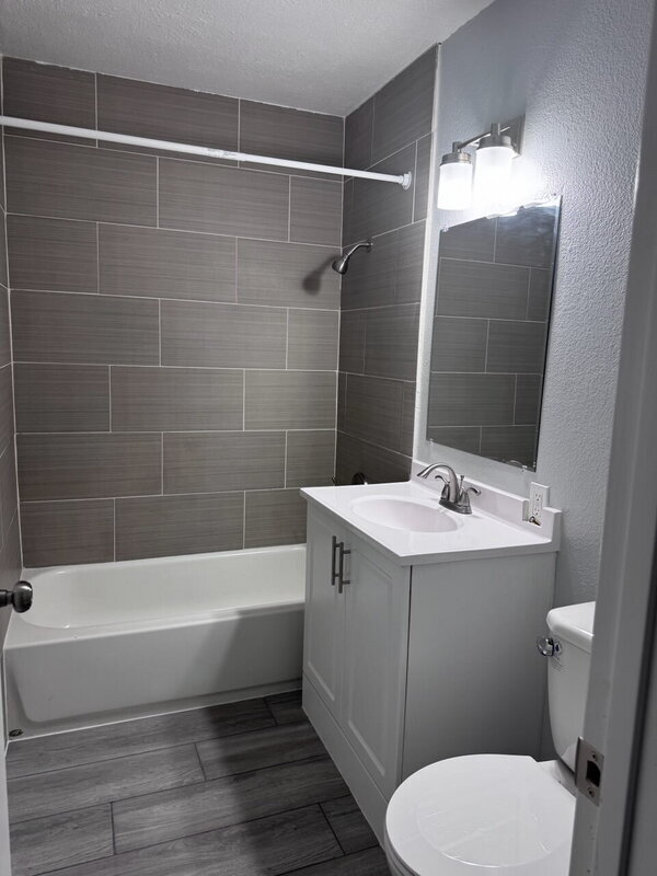 Building Photo - 2445 Town Cir